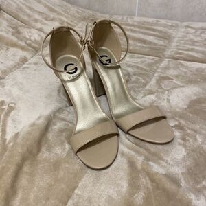 G by Guess "Shantel" Size 10M Solid Beige Open-Toe Casual Ankle Strap Sandals